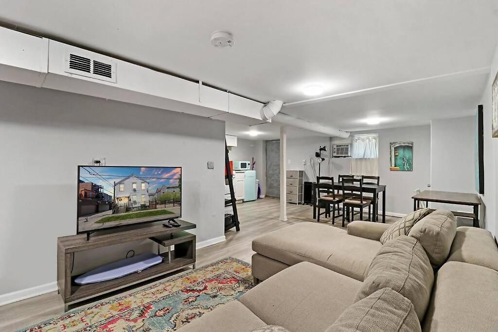 Cozy North Side Oasis Apartment Chicago