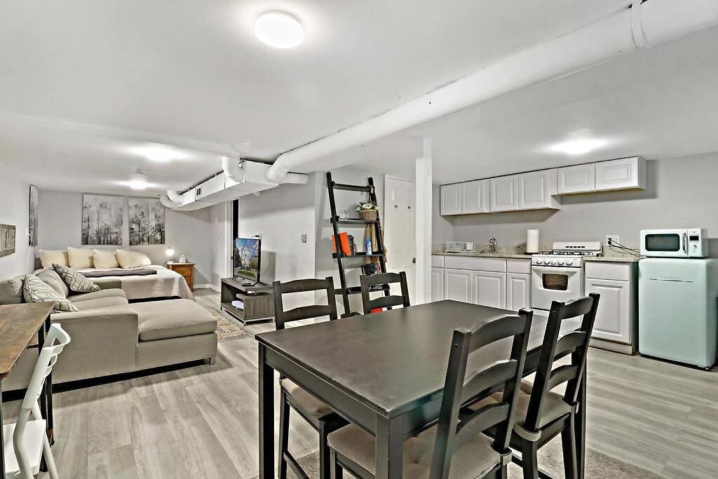 Cozy North Side Oasis Apartment *