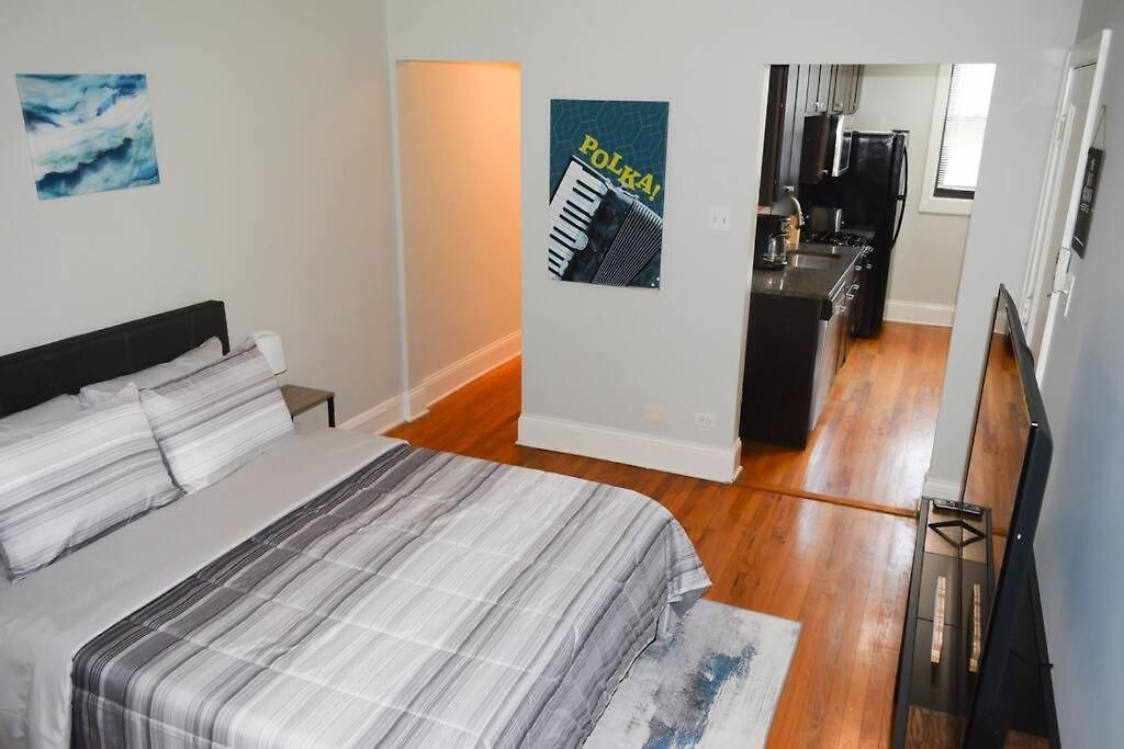 Prime Location W/ Historic Charm Near Shops &parks * Chicago