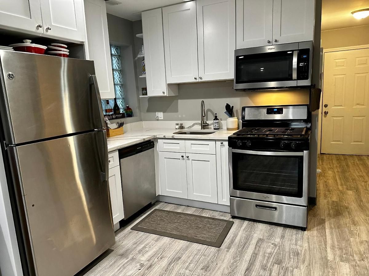 Cozy & Spacious In Irving Park *