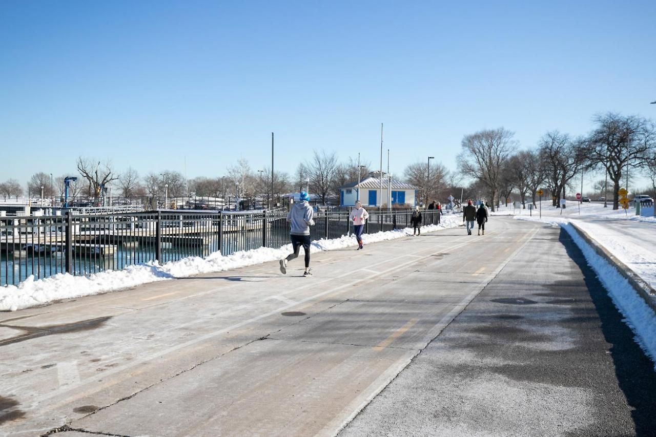 Apartment Lakeview 2br W Gym Grills Nr Lakefront Trail Chi-985 Chicago