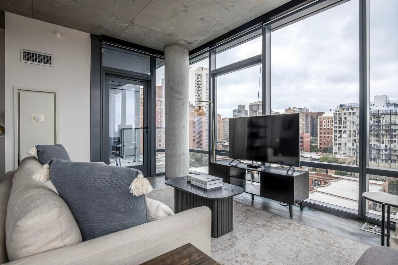 Lakeview 2br W Gym Grills Nr Lakefront Trail Chi-985 Apartment Chicago