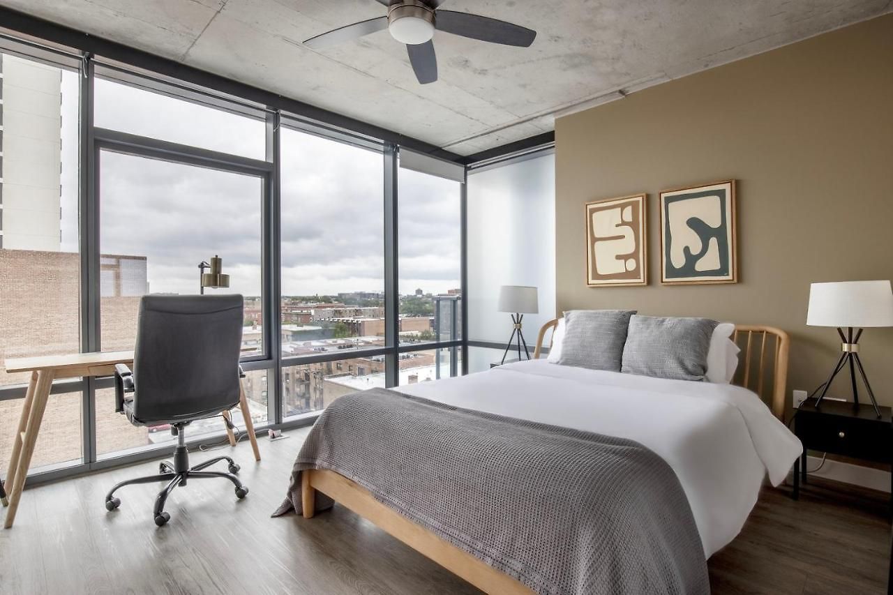 Lakeview 2br W Gym Grills Nr Lakefront Trail Chi-985 Chicago