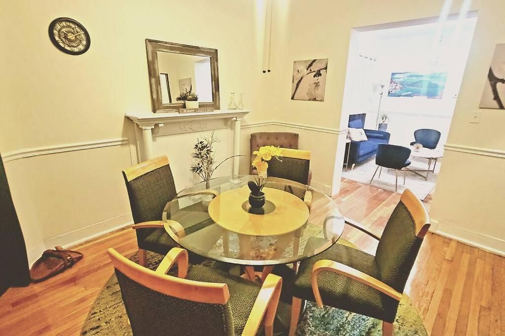Chateau De Woodlawn - Peaceful 3 Bedroom Apartment. * Chicago