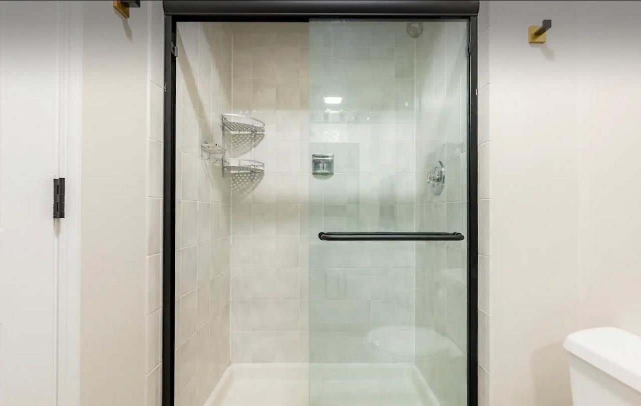 Apartment New! Spacious Art Deco Modern 5 Bd/3ba