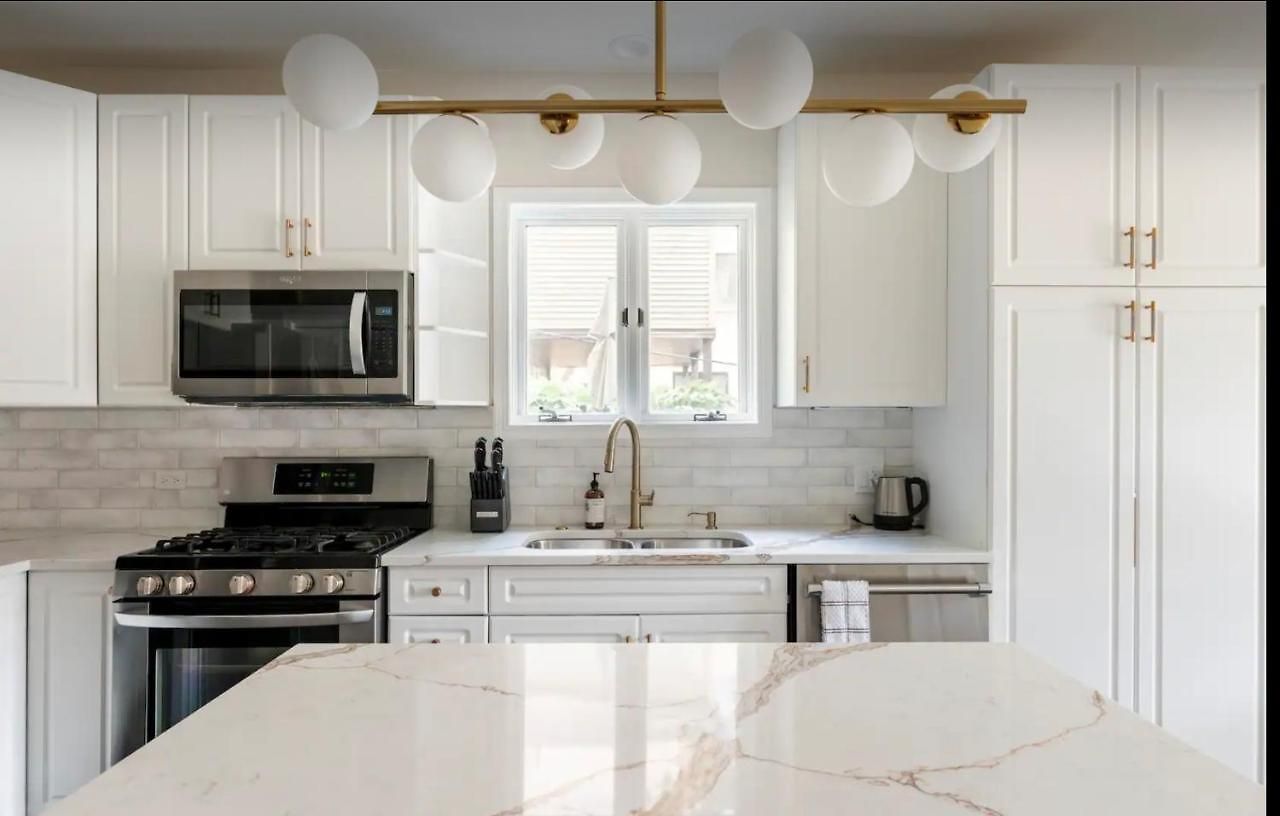 New! Spacious Art Deco Modern 5 Bd/3ba Chicago