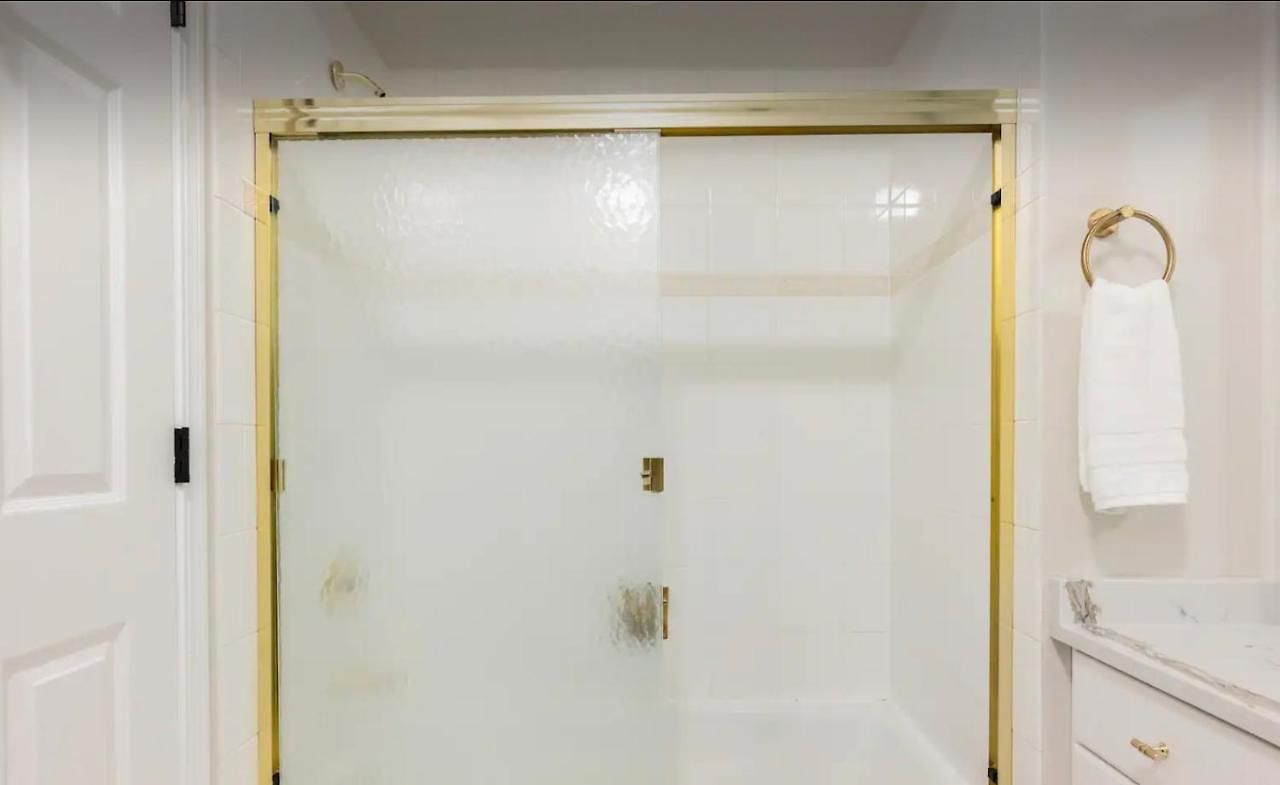 New! Spacious Art Deco Modern 5 Bd/3ba * Chicago