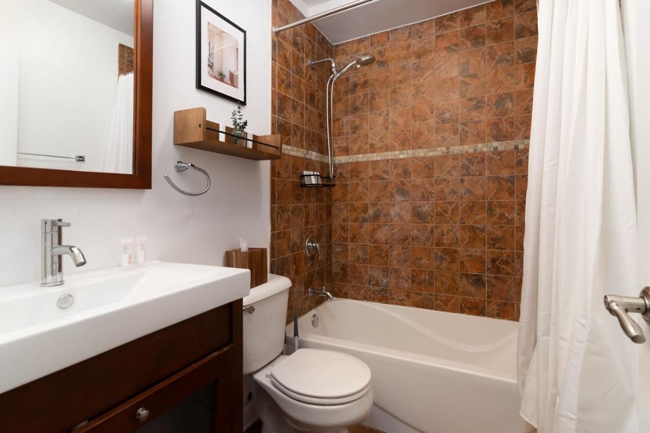 Logan Square Duplex 3br S2 * Chicago