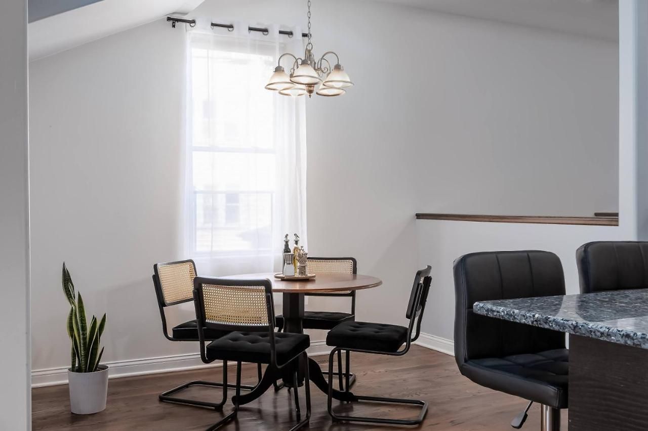Apartment Logan Square Duplex 3br S2 *