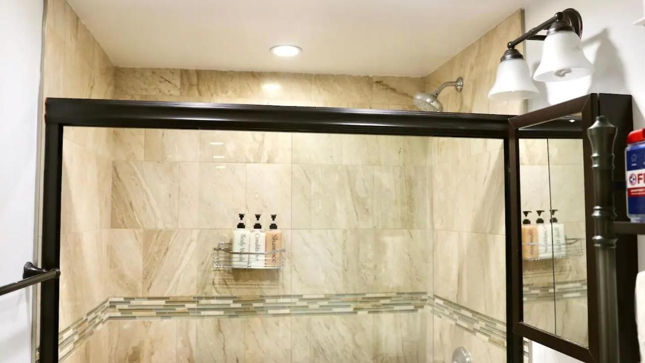 Stylish Cozy 2br Near Train Station Groceries Apartment Chicago