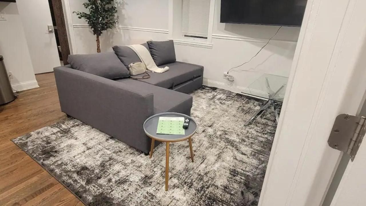 Stylish Cozy 2br Near Train Station Groceries * Chicago