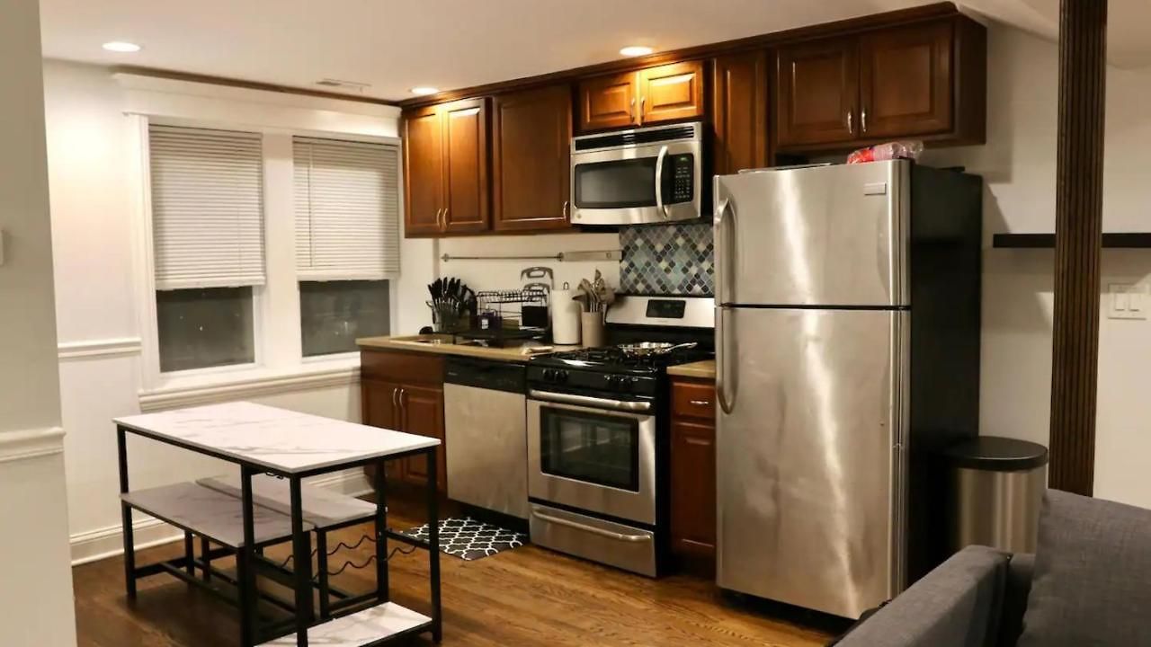 Stylish Cozy 2br Near Train Station Groceries Apartment Chicago
