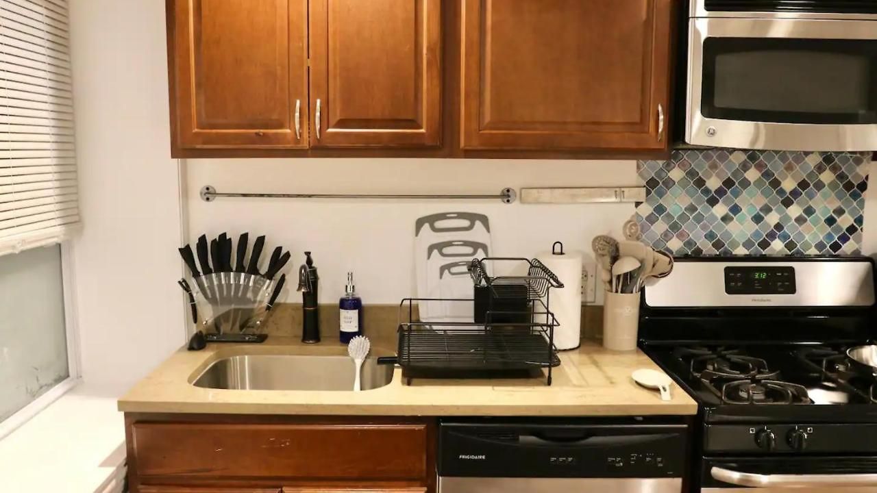 Stylish Cozy 2br Near Train Station Groceries * Chicago
