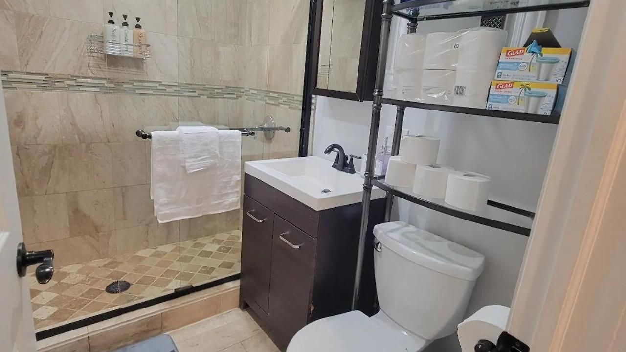 Stylish Cozy 2br Near Train Station Groceries Apartment Chicago