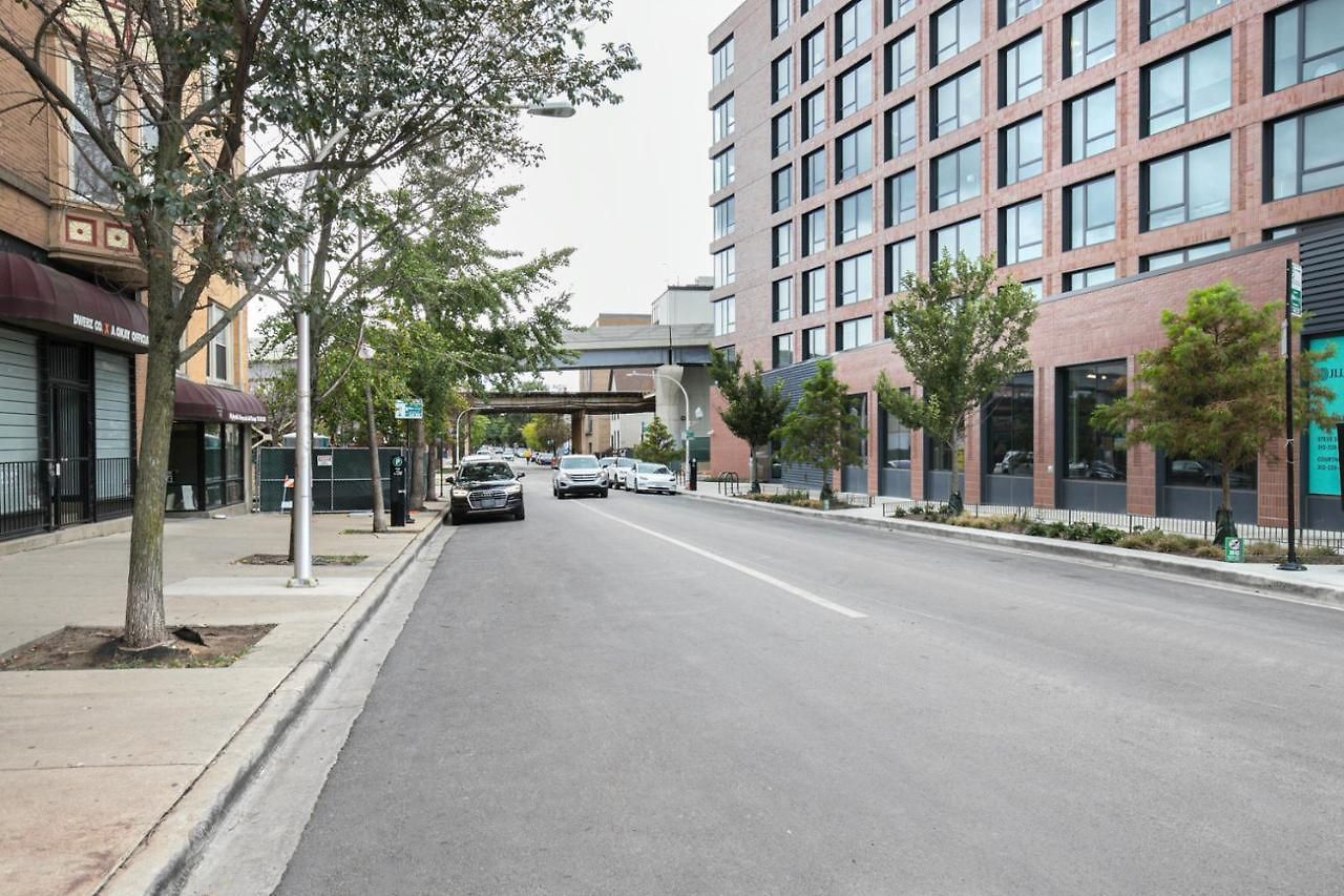 Lakeview 2br W Patio Wd Nr Wrigley Field Chi-458 *