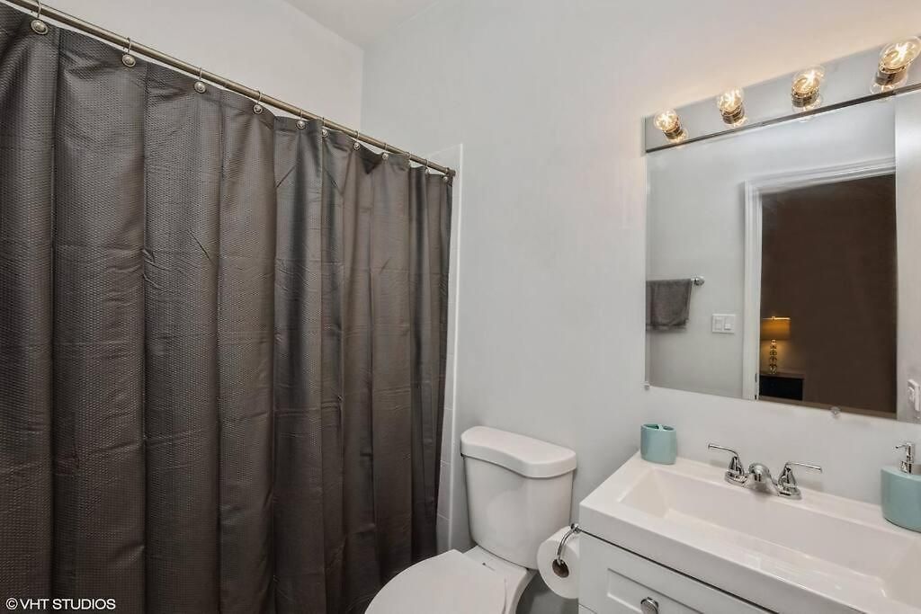 2-bed 2-bath - Close To Uc W/ Free Parking Apartment *