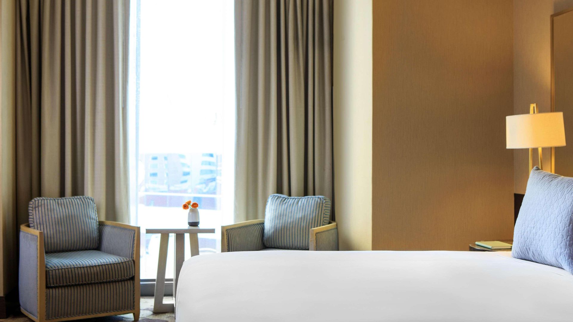 Hotel The Royal Sonesta River North 4*