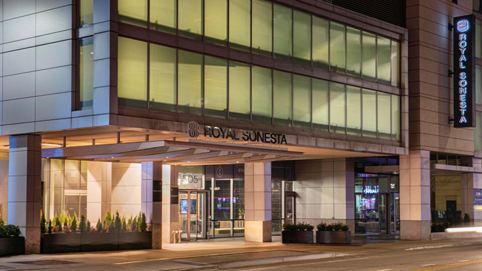 Hotel The Royal Sonesta River North 4*