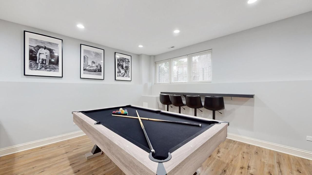 Modern Elegance: 4br Duplex W/ Free Garage Parking *