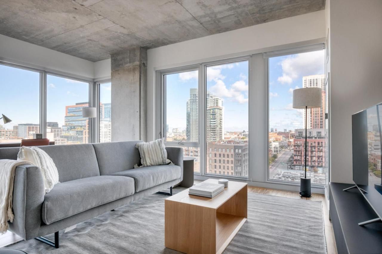 W Loop 2br W Pool Gym Lounge Nr L Chi-748 *