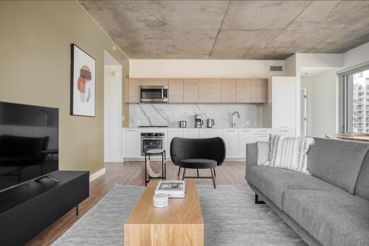 W Loop 2br W Pool Gym Lounge Nr L Chi-748