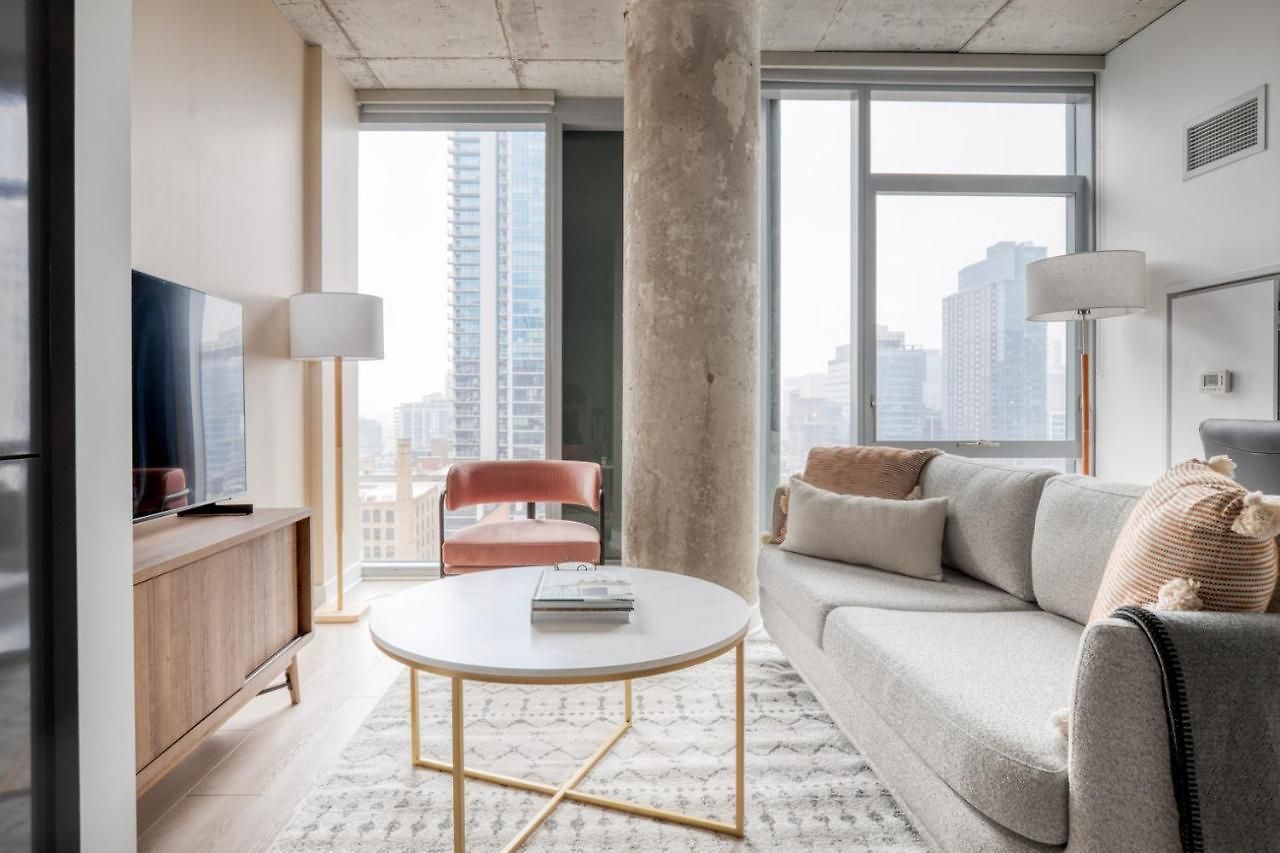 Apartment River North 1br W Gym Pool Roof Nr Riverwalk Chi-825 *