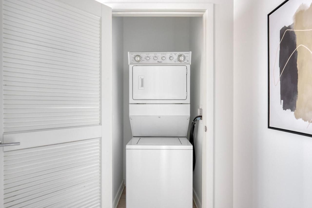 Apartment River North 1br W Gym Pool Roof Nr Riverwalk Chi-825