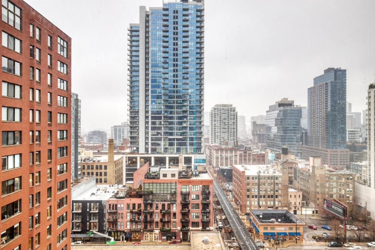 River North 1br W Gym Pool Roof Nr Riverwalk Chi-825 Chicago