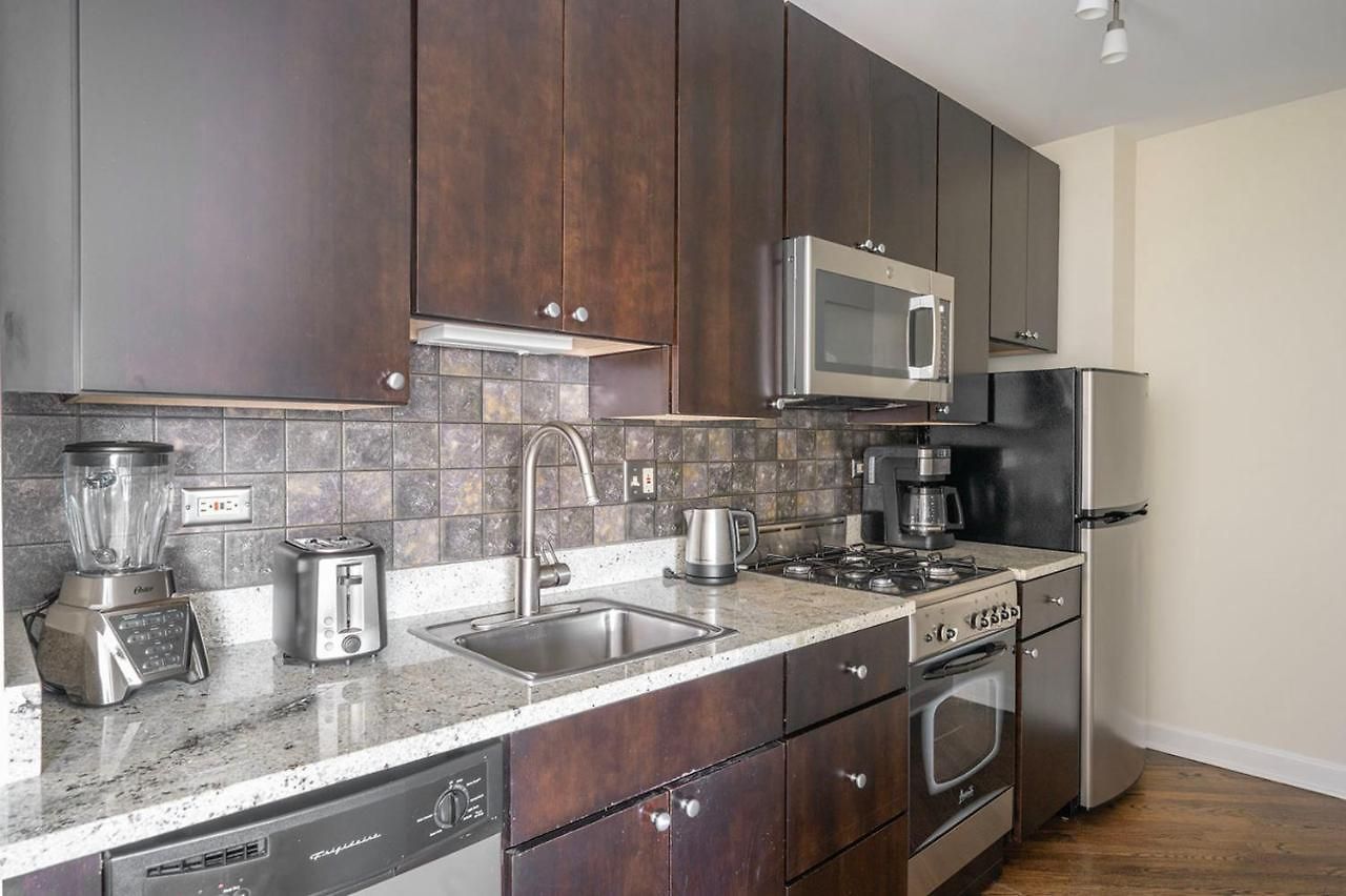 Apartment Gold Coast W Doorman Gym 2 Blocks To L Chi-917 *