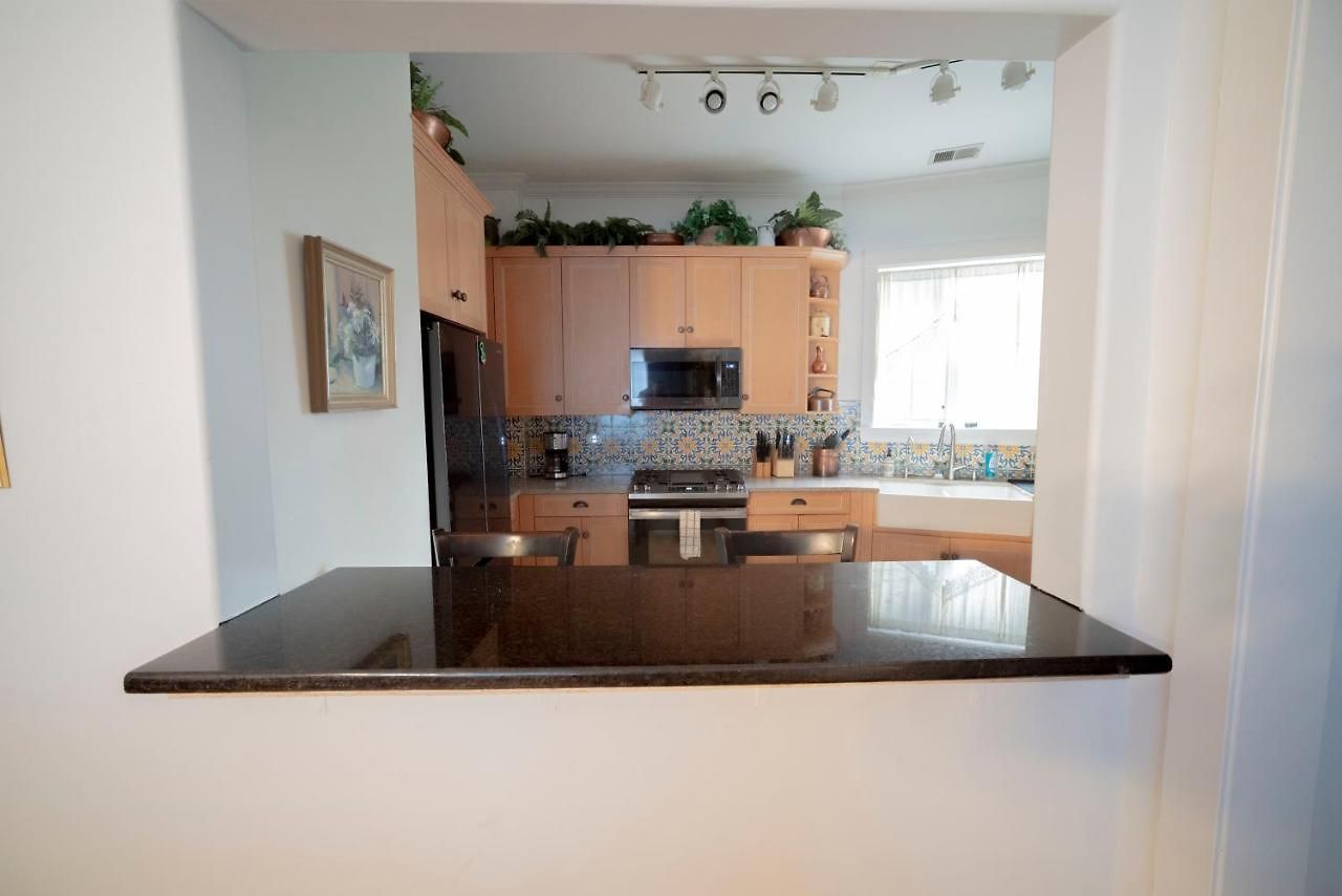 Bootlegger House Sleeps 10-20 Free Tv & Parking * Chicago
