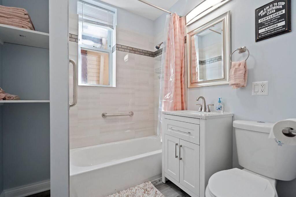 Newly Rehabbed Greystone With 2 Private Apartments, Backyard, Garage, Laundry, Close To Expressway * Chicago