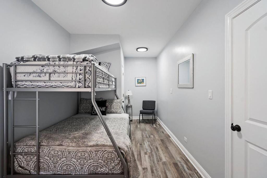 Apartment Newly Rehabbed Greystone With 2 Private Apartments, Backyard, Garage, Laundry, Close To Expressway