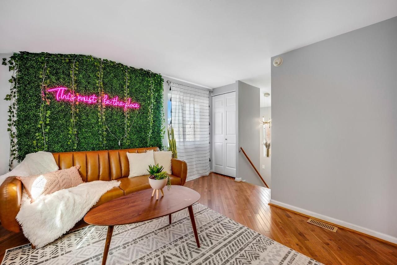 Holiday home The Logandale: Huge Mid-century Home, Sleeps 15 Chicago