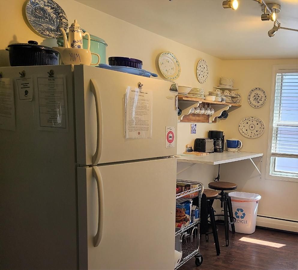 Apartment Well-appointed Cozy Portage Park Apt, Dogs, Kids, Free Parking, 420 Compliant *
