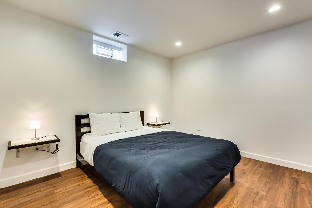 Apartment Converted Store Front Lets Live Like A Local In The Heart Of It All! Chicago