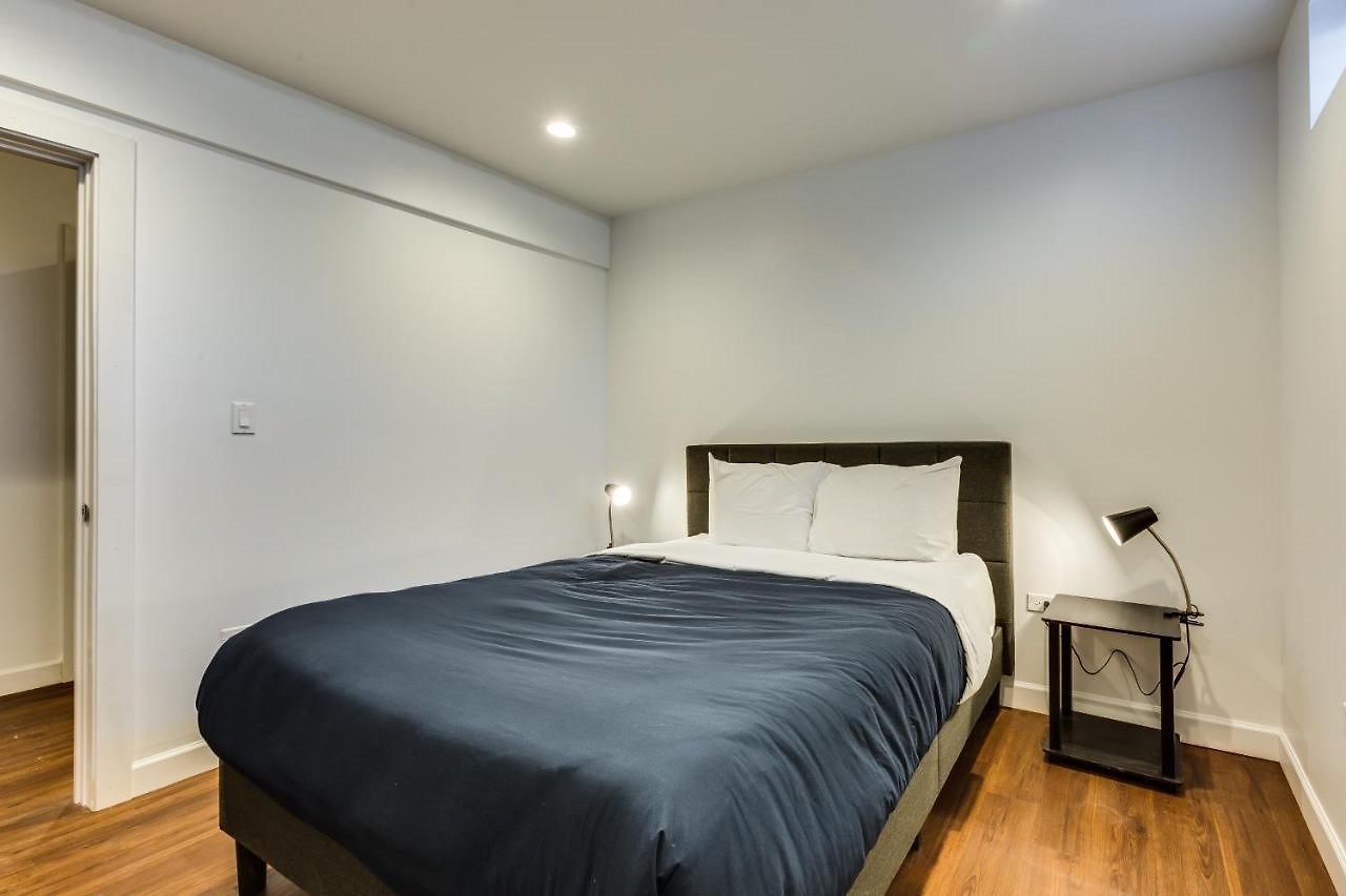 Apartment Converted Store Front Lets Live Like A Local In The Heart Of It All! *