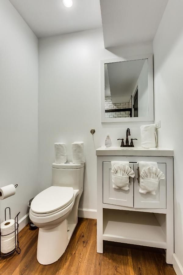 Apartment Converted Store Front Lets Live Like A Local In The Heart Of It All! Chicago