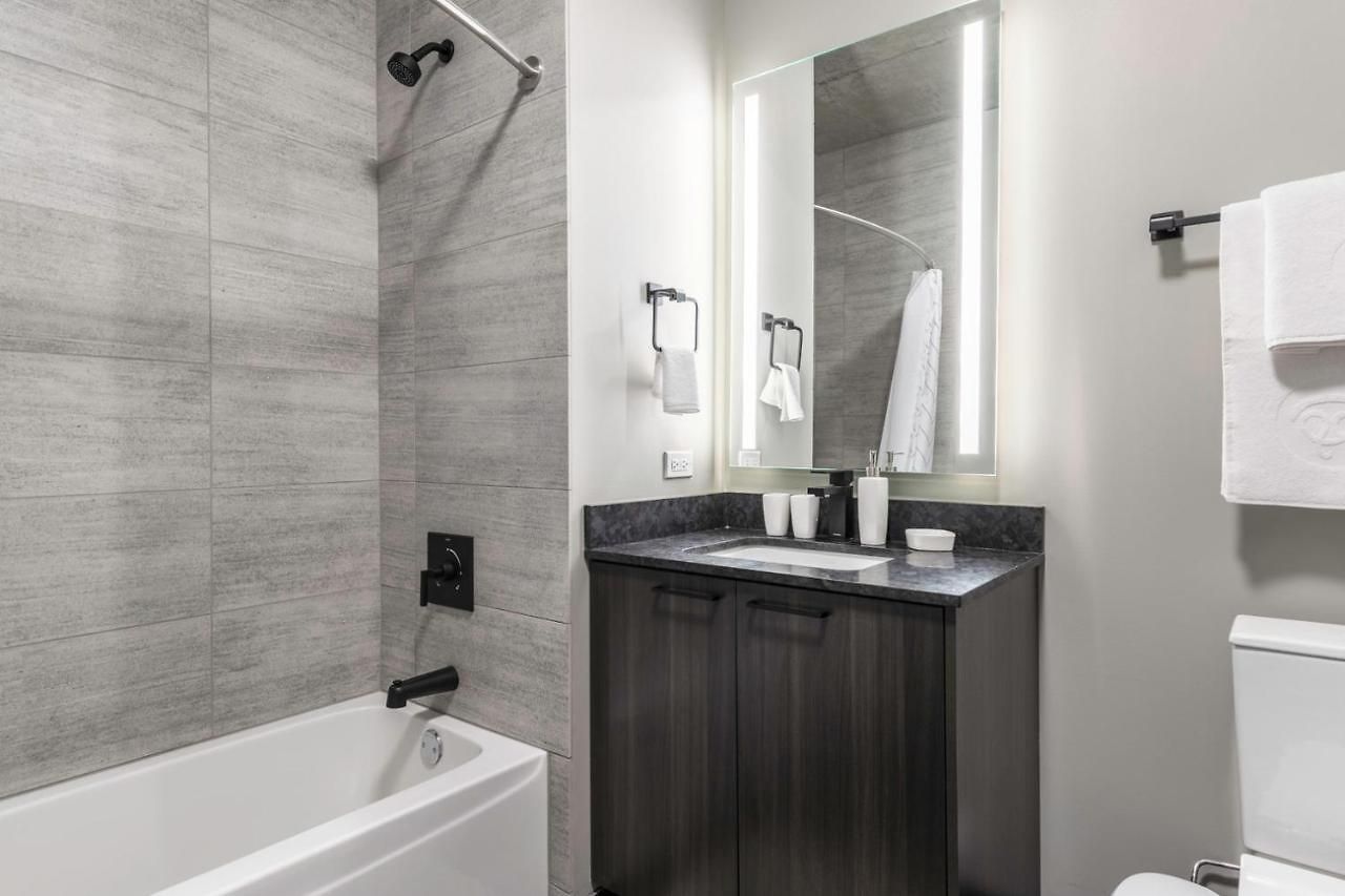 W Loop 2br W Gym Pool Nr Fulton Mkt Chi-254 *