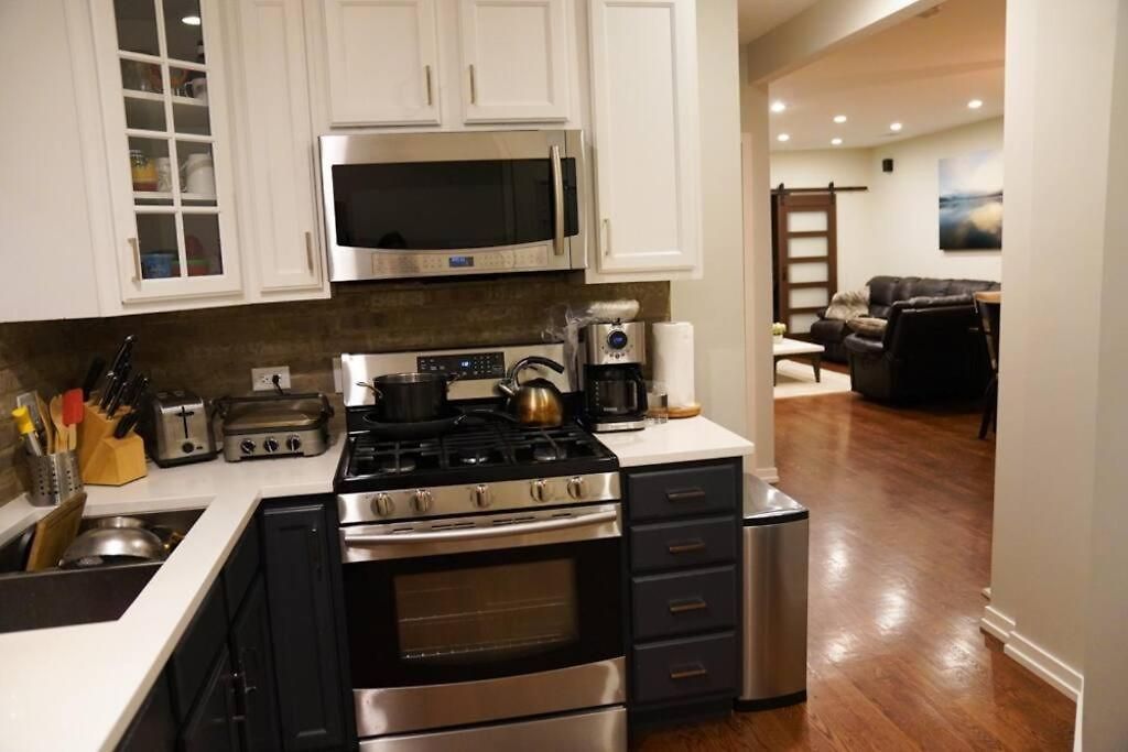 Apartment And Cozy. Sleeps 5. Chicago
