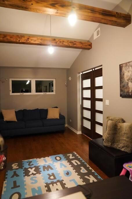 Apartment And Cozy. Sleeps 5.