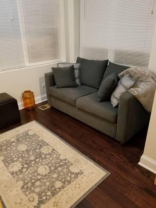 Apartment And Cozy. Sleeps 5. *