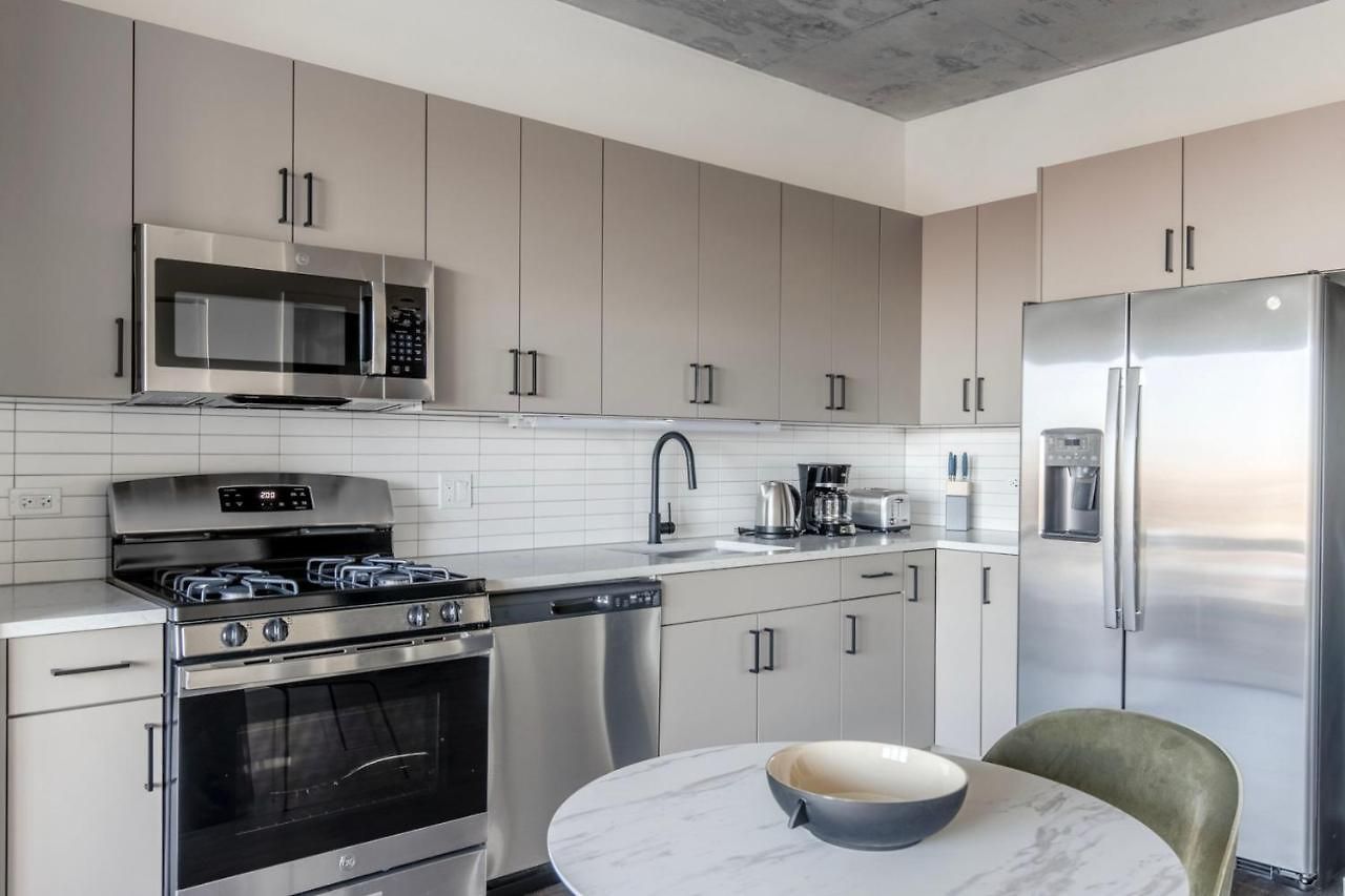 River North 1br W Sky Terrace Yoga Chi-1029 *