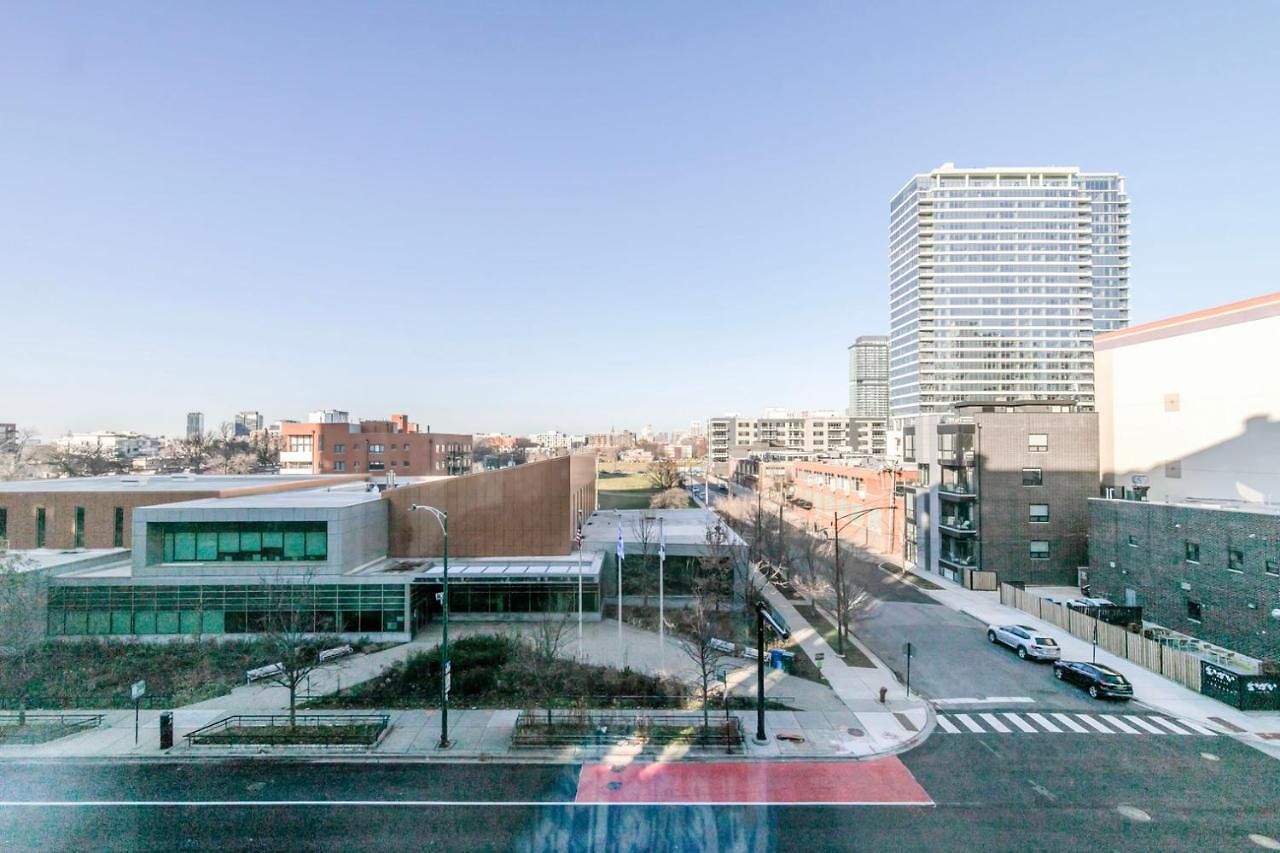 River North 1br W Sky Terrace Yoga Chi-1029