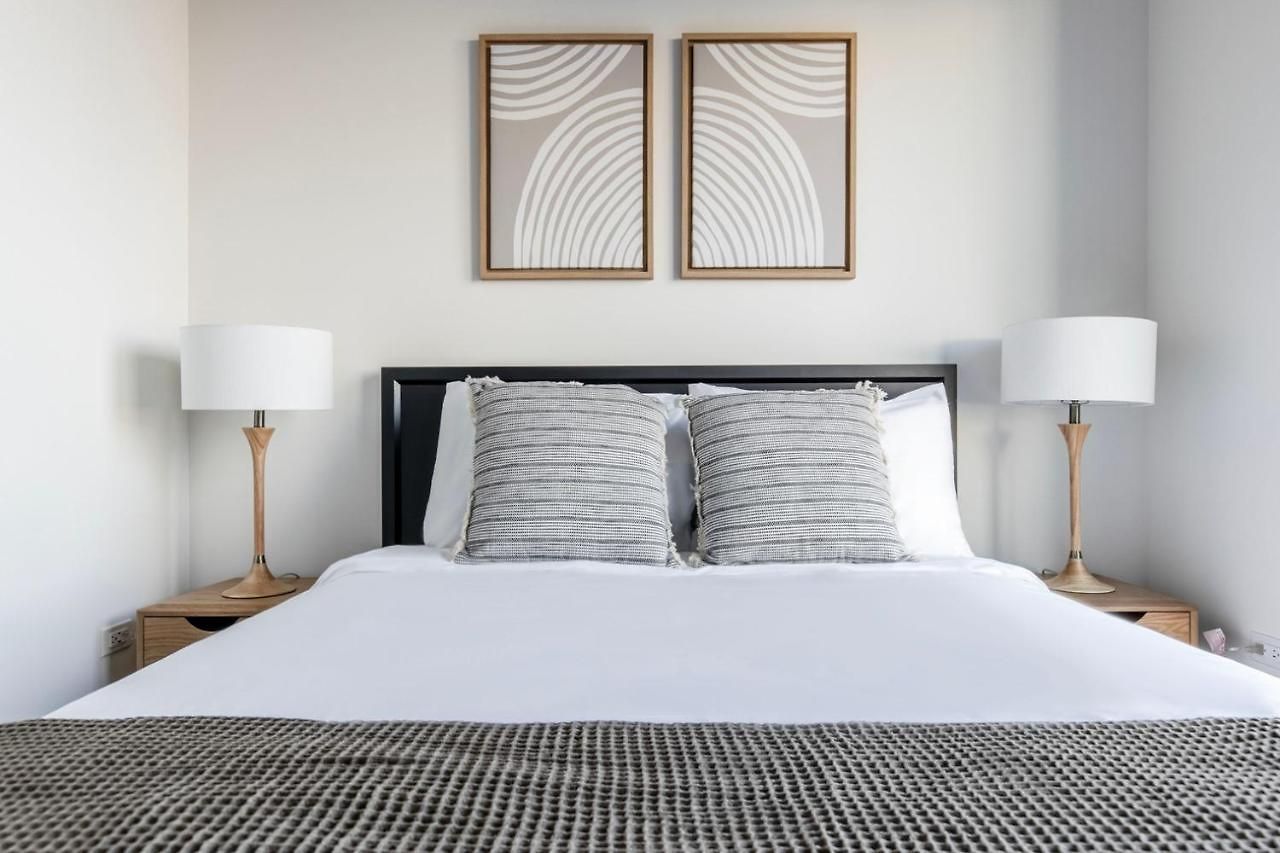 River North 1br W Sky Terrace Yoga Chi-1029 *