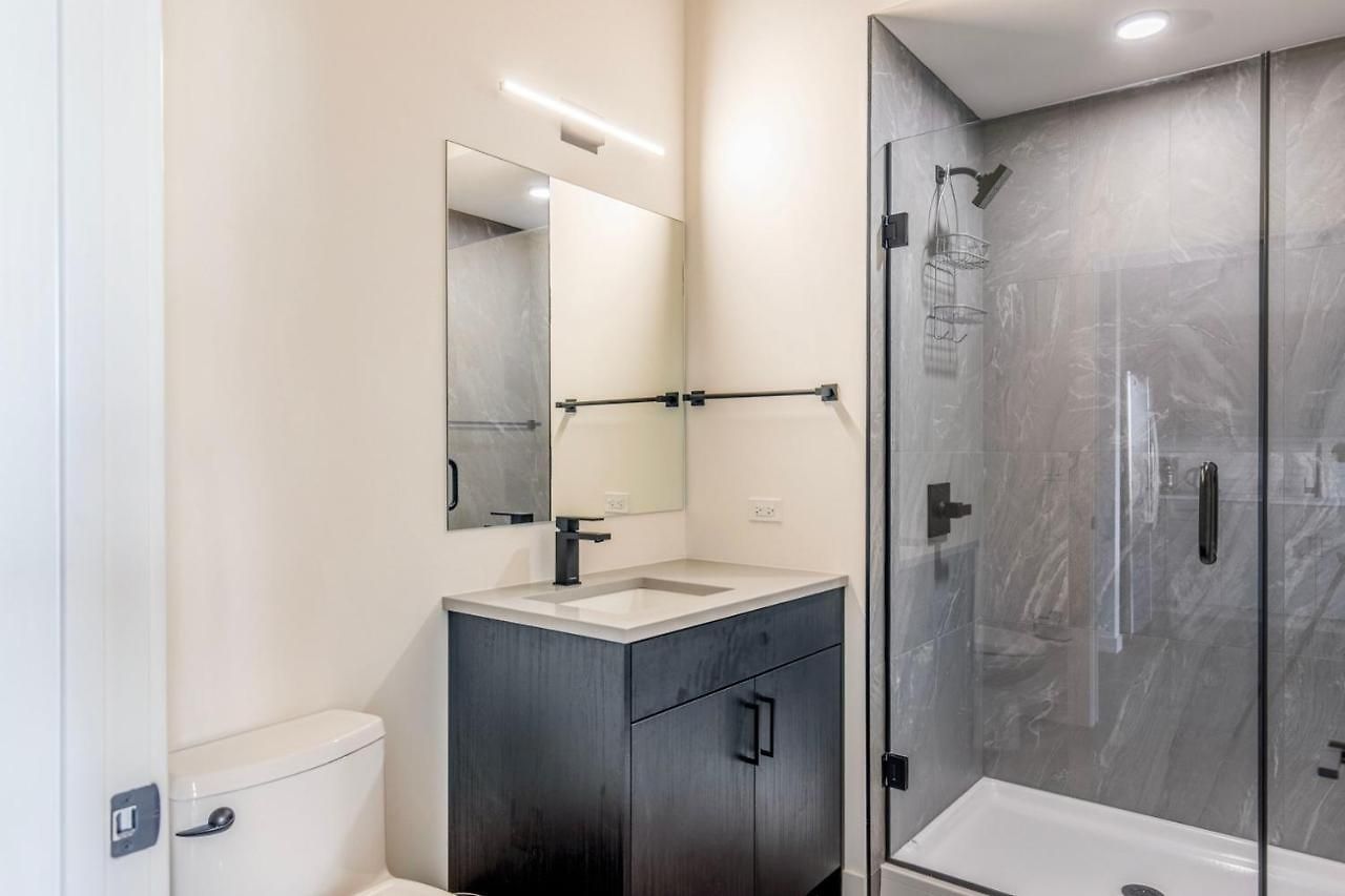 River North 1br W Sky Terrace Yoga Chi-1029