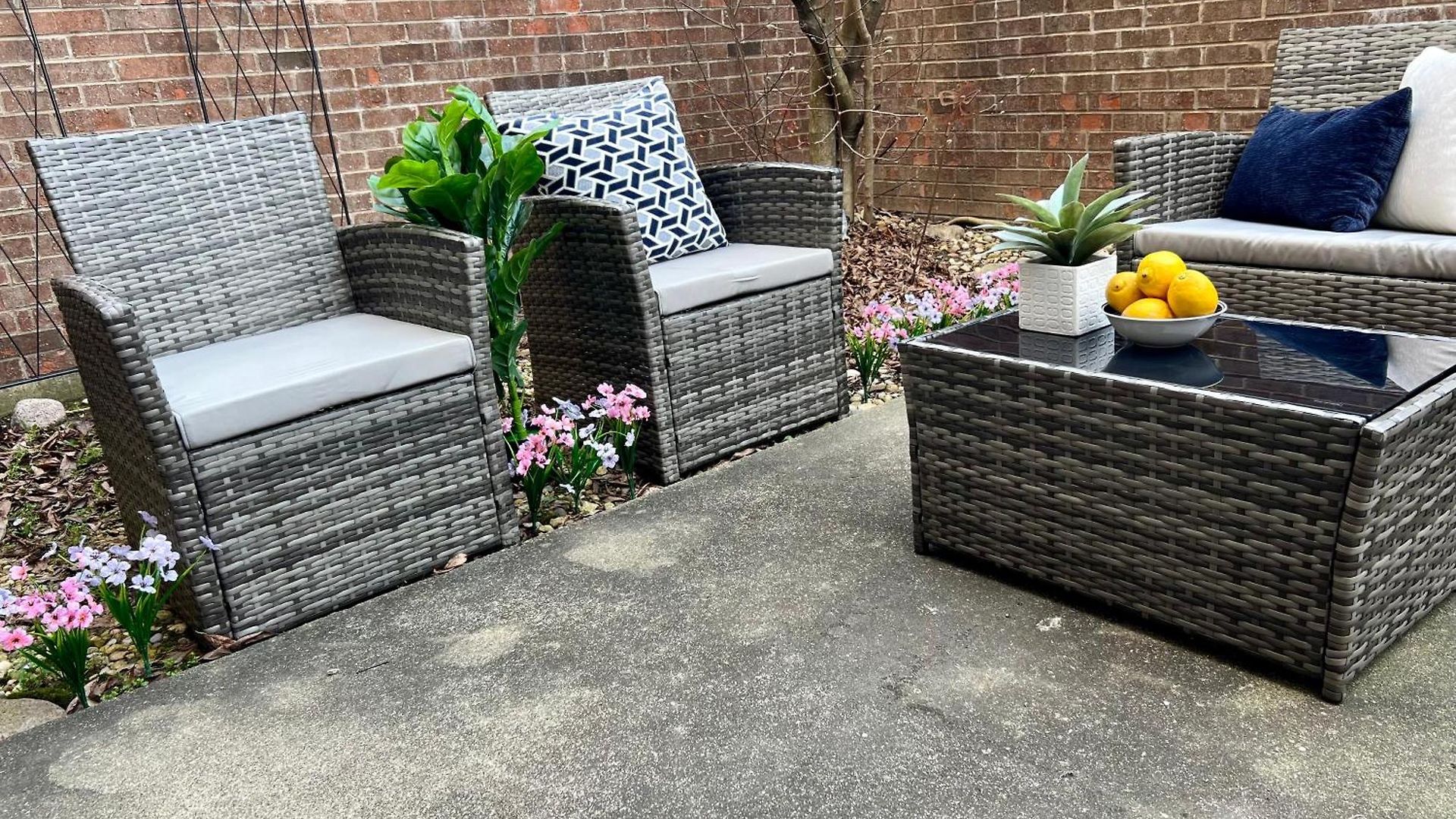 4 Bedroom In Location Parking Fireplace Back Yard Pets Welcome *