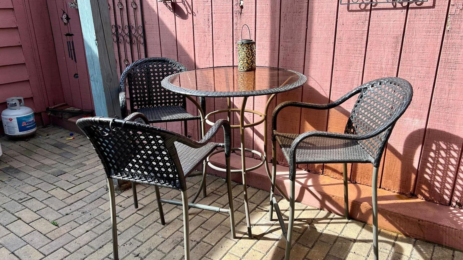 Designer Themed 4 Bedroom In Location With Patio And Fireplace Chicago