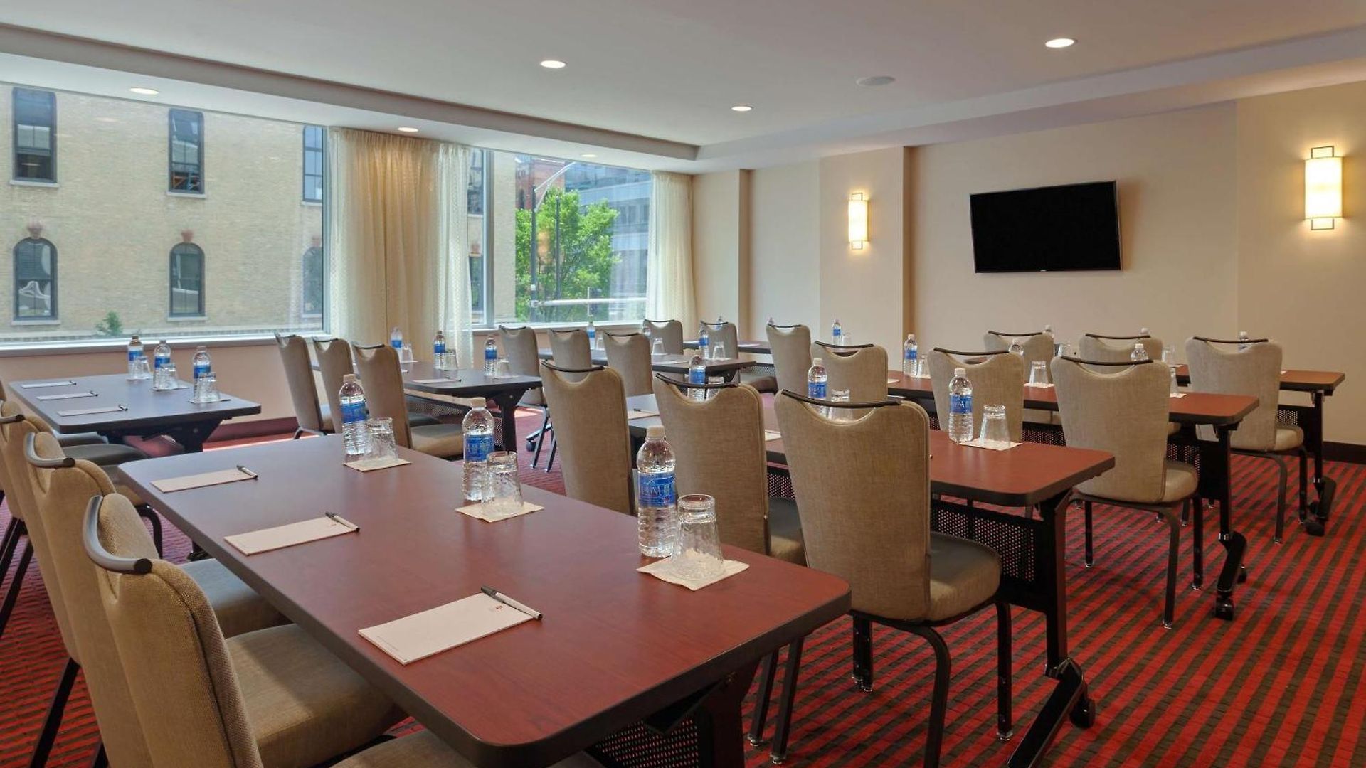 Hyatt Place River North Hotel 3*
