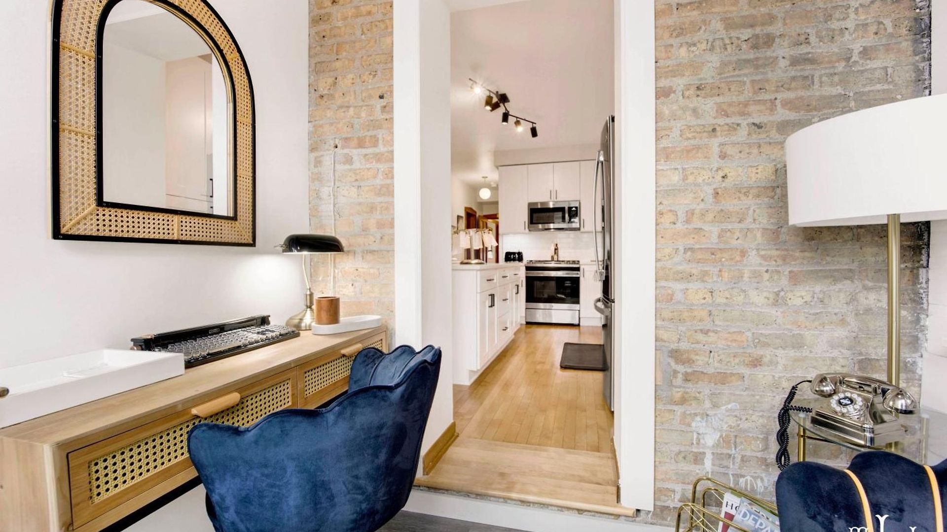 Apartment The Twin Lions: Bespoke Travel W/ Speakeasy*