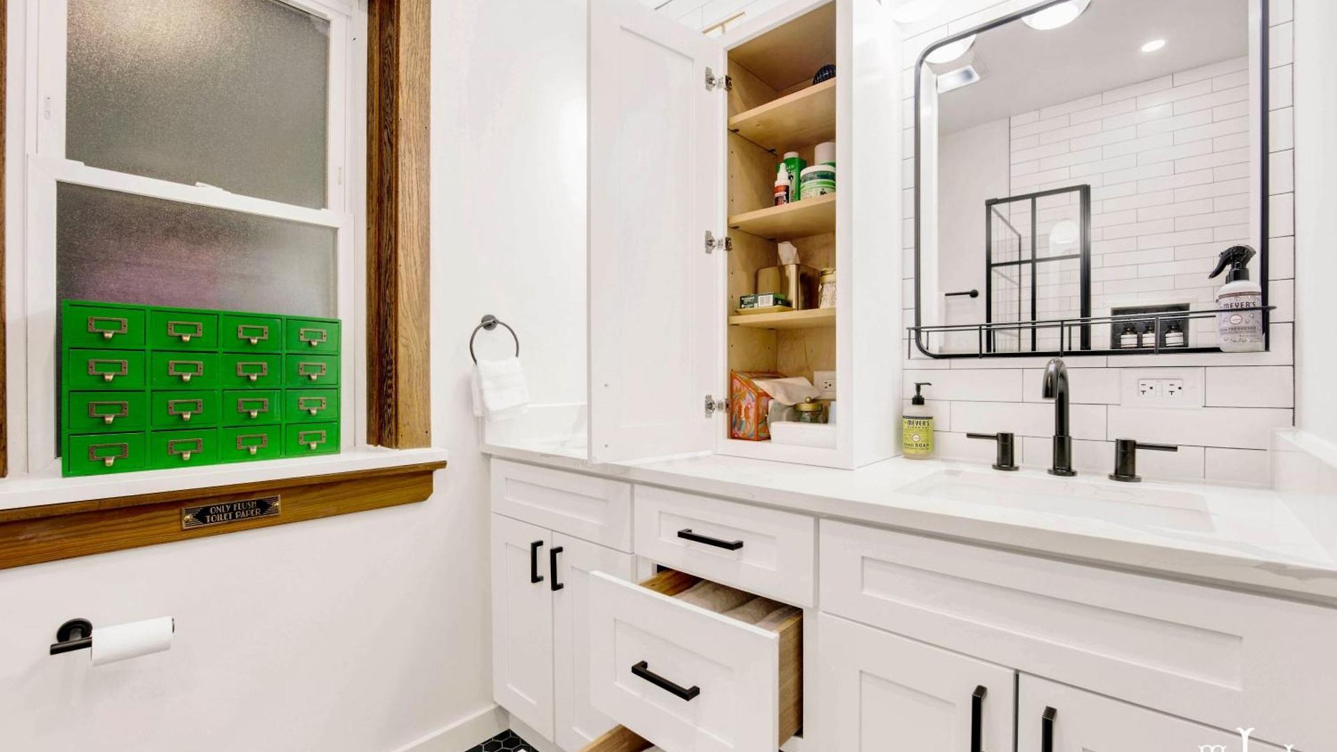 The Twin Lions: Bespoke Travel W/ Speakeasy* Apartment Chicago